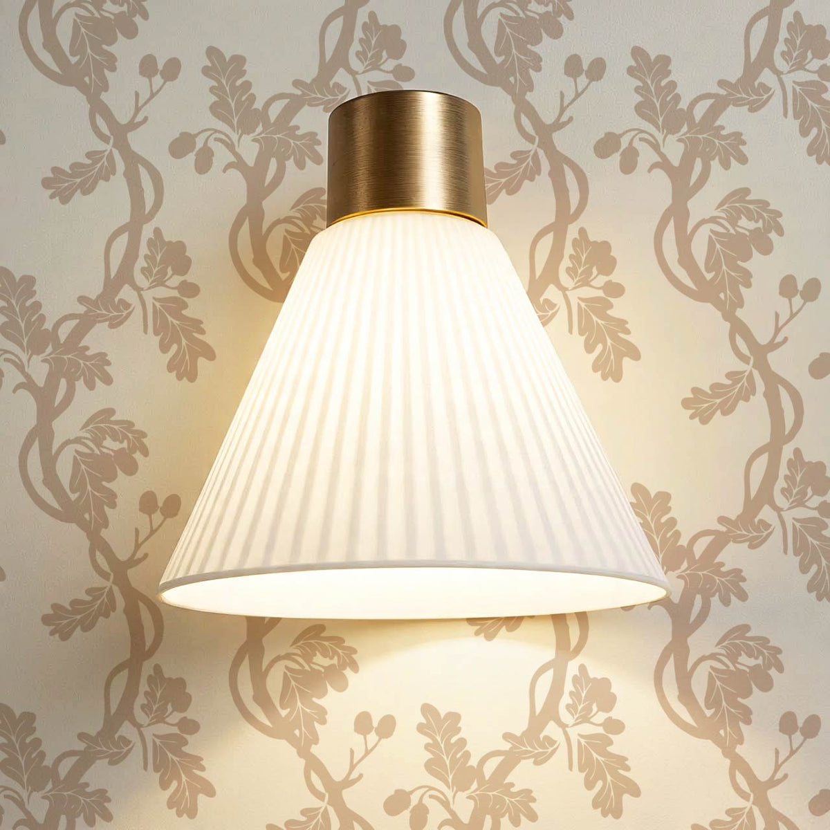 Buria Trailling Acorn Beige Cream Wallpaper