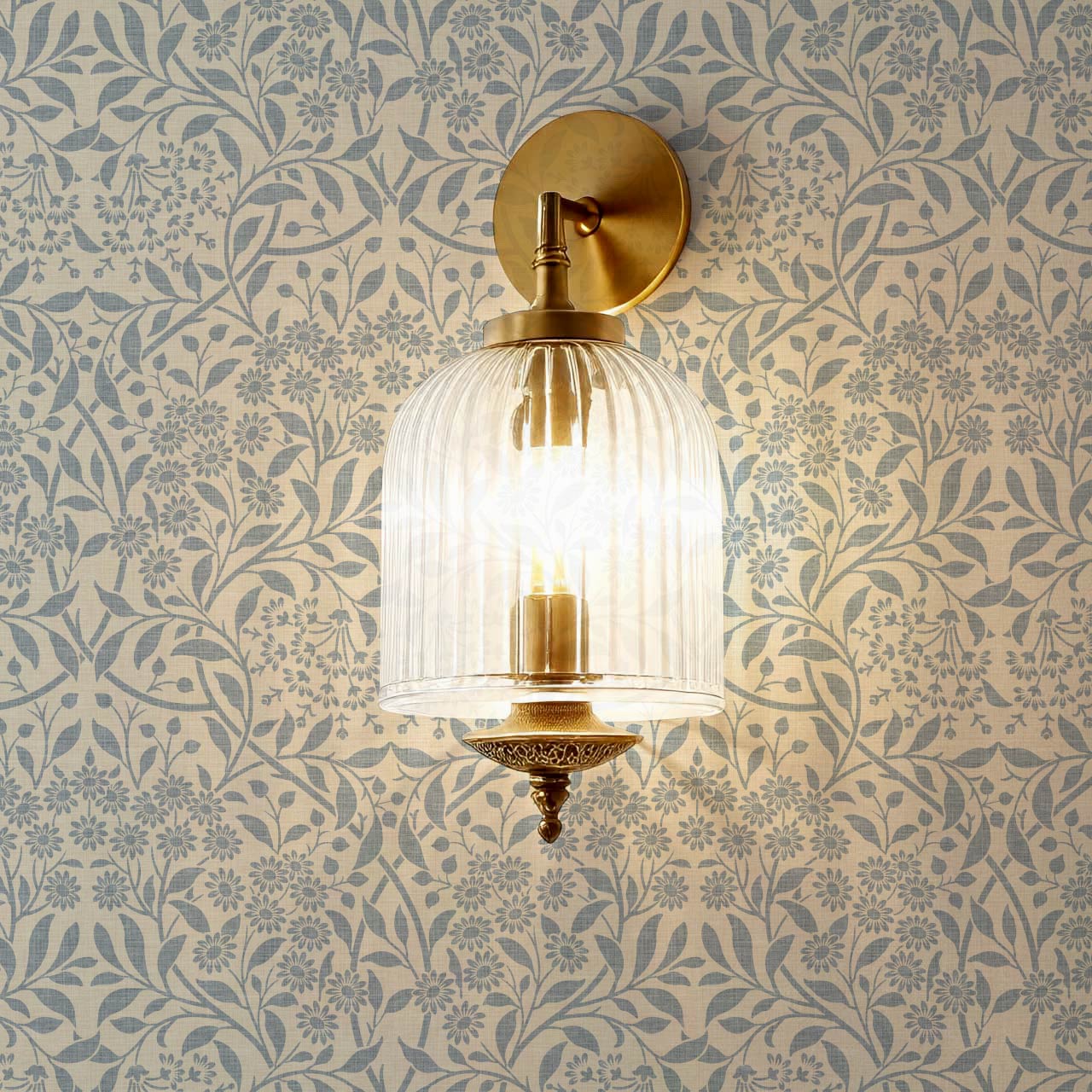 Laverne Graceful Daisy French Blue Butter Wallpaper