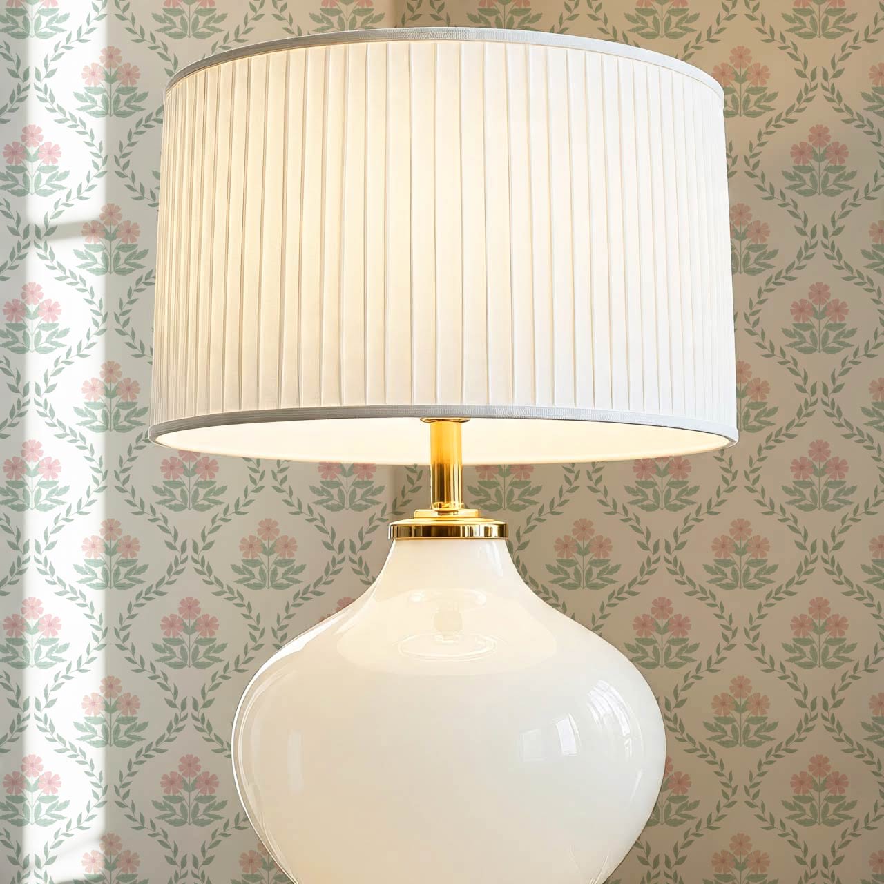 Loviise Grandmillennial Floral Green Blush Wallpaper