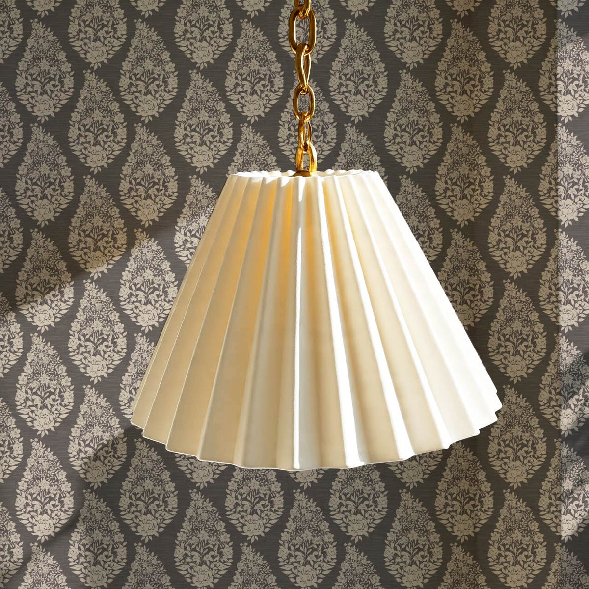 Fida Heirloom Paisley Charcoal Bone Wallpaper