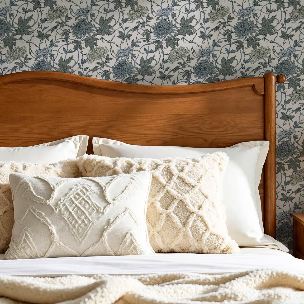 Maile Spider Chrysanthemum Ivory Sea Wallpaper