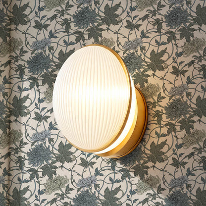 Maile Spider Chrysanthemum Ivory Sea Wallpaper